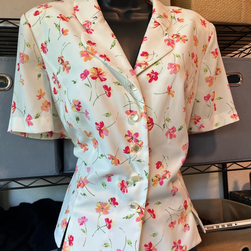 Koret White Floral Button-Front Blouse with Pink & Coral Flowers - Picture 2 of 4
